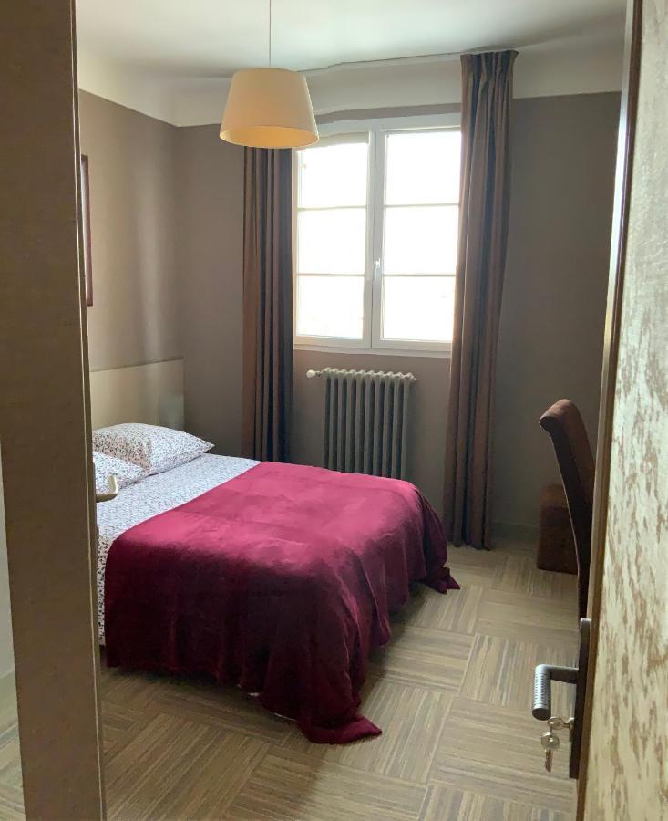 Hotel Les 3 Rois By Yy Villers-Bocage  Esterno foto