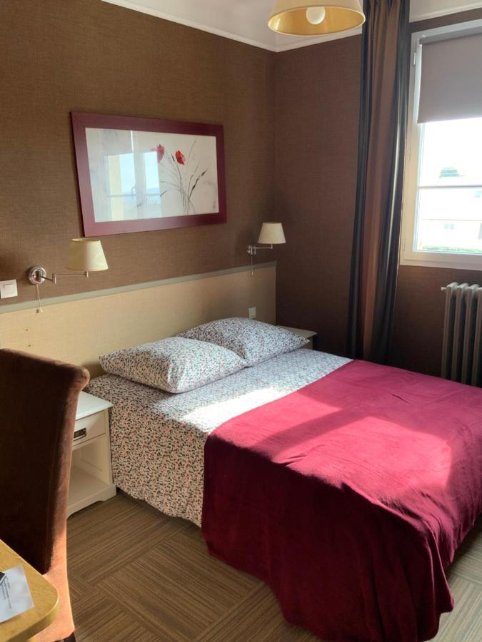Hotel Les 3 Rois By Yy Villers-Bocage  Esterno foto