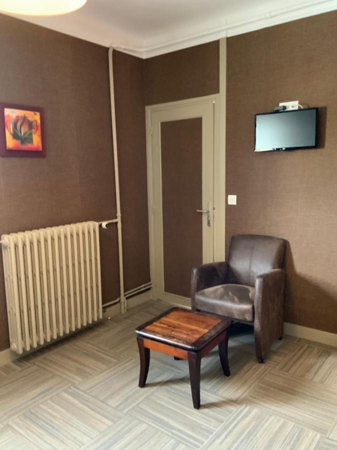Hotel Les 3 Rois By Yy Villers-Bocage  Esterno foto