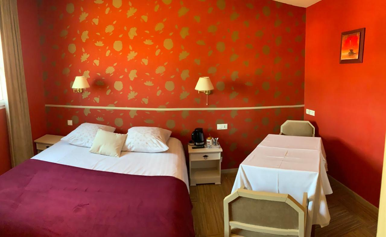 Hotel Les 3 Rois By Yy Villers-Bocage  Esterno foto