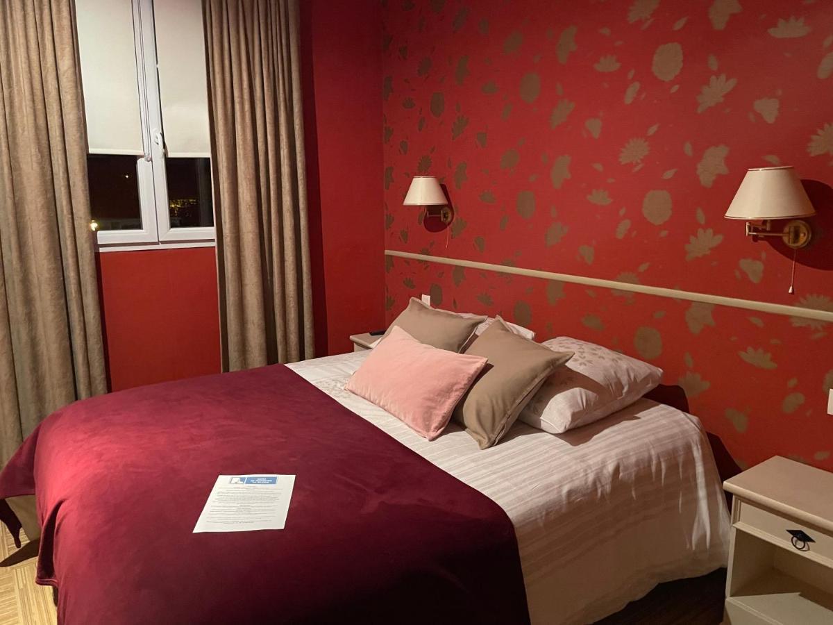 Hotel Les 3 Rois By Yy Villers-Bocage  Esterno foto