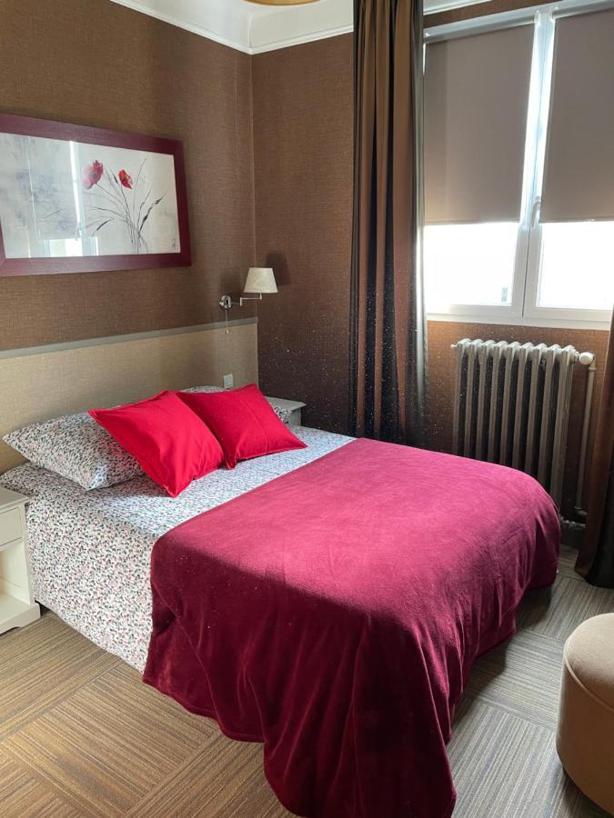 Hotel Les 3 Rois By Yy Villers-Bocage  Esterno foto