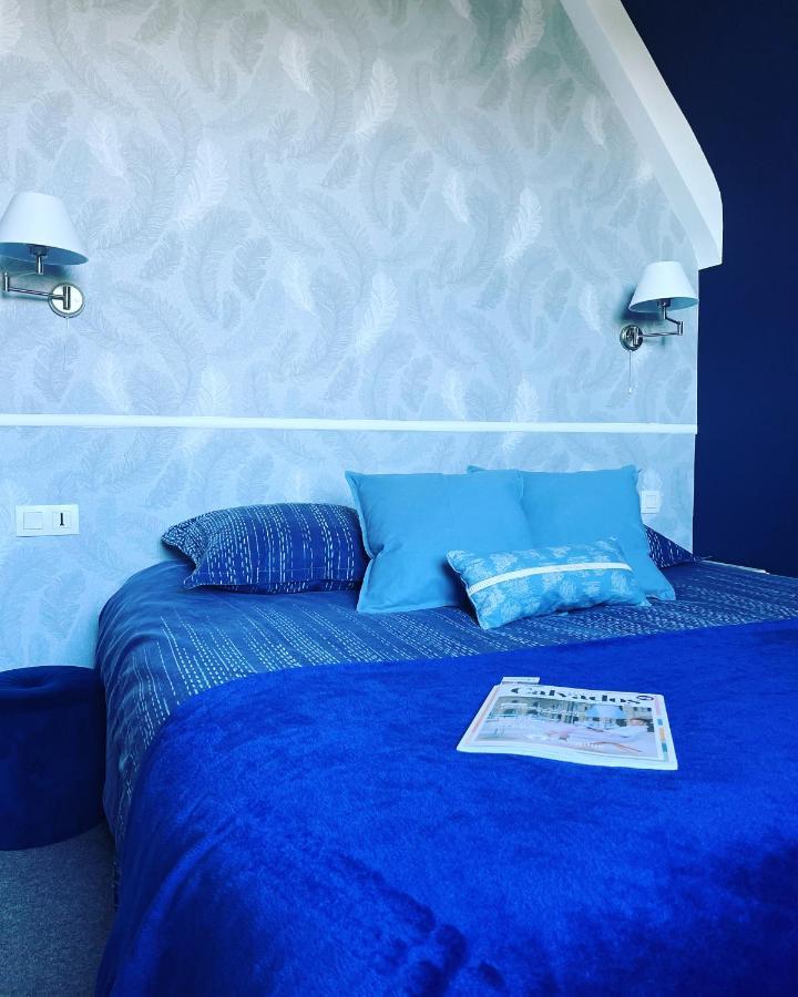 Hotel Les 3 Rois By Yy Villers-Bocage  Esterno foto