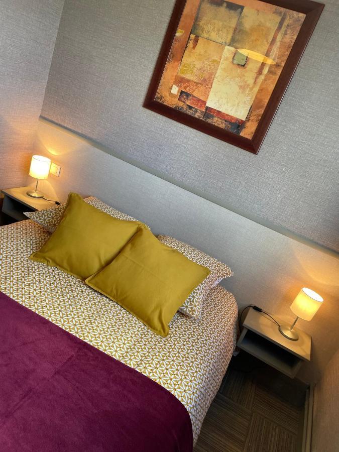 Hotel Les 3 Rois By Yy Villers-Bocage  Esterno foto
