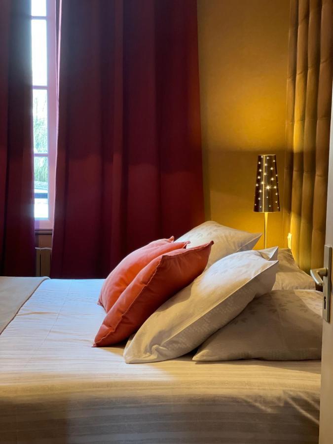 Hotel Les 3 Rois By Yy Villers-Bocage  Esterno foto